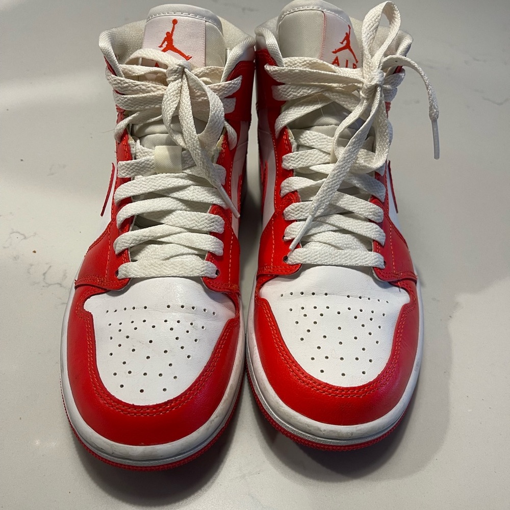 Wmns Air Jordan 1 Mid Shoes (21’) - Picture 4 of 7